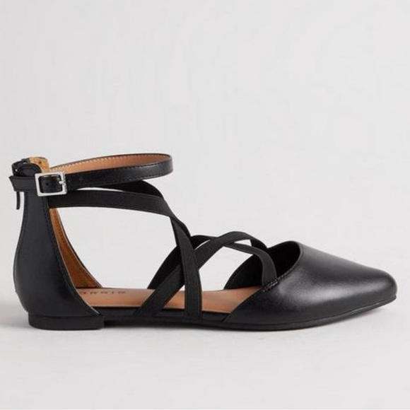 ✨Torrid Faux Leather Flats - Picture 2 of 8